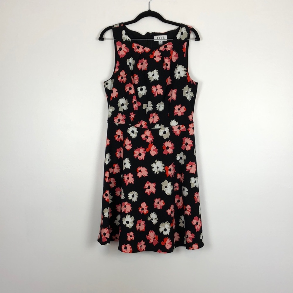 Elle sleeveless floral daisy flare hidden zip closure dress Size Medium